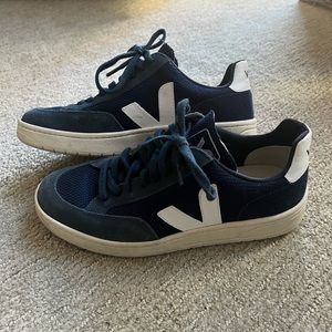 navy blue vejas